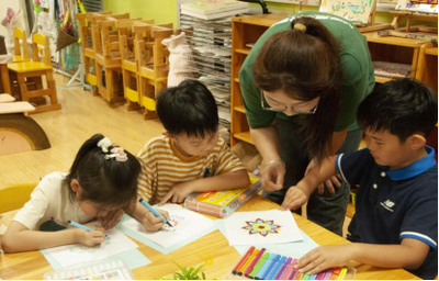 七彩童心映画笔，艺术温情暖校园——陕西艺术职业学院美术与设计学院赴陕西师范大学实验幼儿园开展志愿服务活动